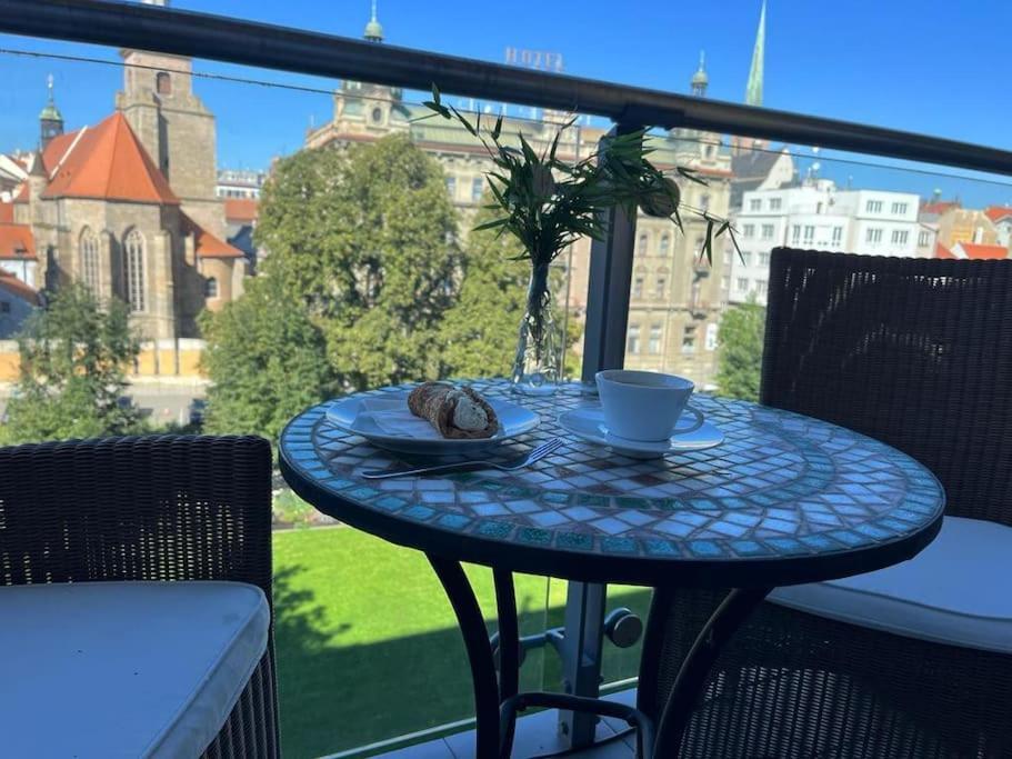 Apartment In Historical Center With Park View Plzeň Exteriör bild