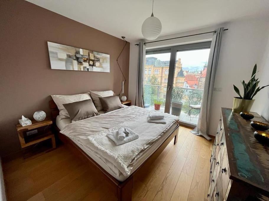 Apartment In Historical Center With Park View Plzeň Exteriör bild