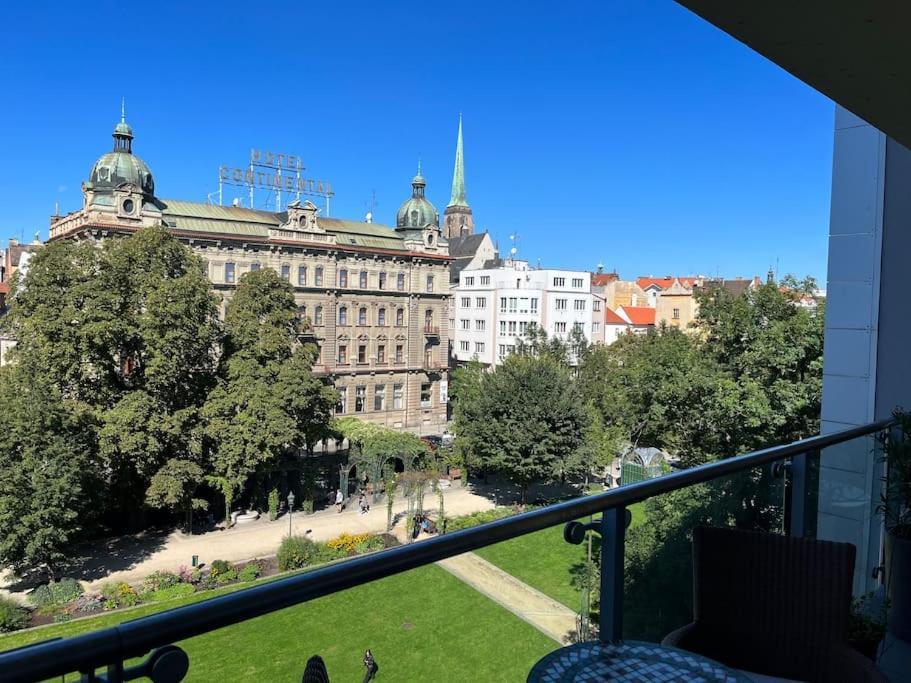 Apartment In Historical Center With Park View Plzeň Exteriör bild